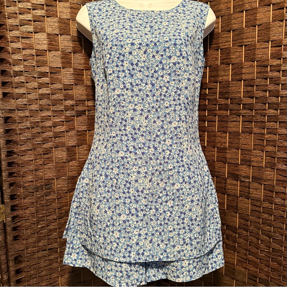 ❤️ Express blue and white floral sleeveless skort jumper